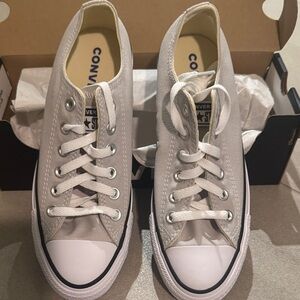 Converse Low Top Sneakers - Beige & White